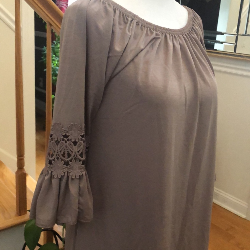 WinWin Ruffle Sleeve Tunic - Picture 5 of 10